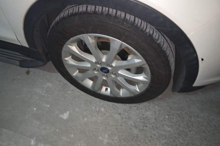 Used Ford Kuga 2015 1.5L GTDi Two-Wheel Drive Fashion Edition Right Front Wheel Hub