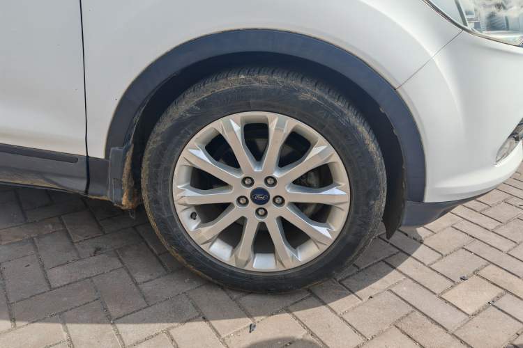 Used Ford Kuga 2015 1.5L GTDi Two-Wheel-Drive Comfort Model Right Front Wheel Hub
