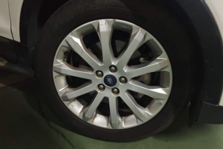 Used Ford Kuga 2015 1.5L GTDi Four-Wheel-Drive Elite Model Right Front Wheel Hub