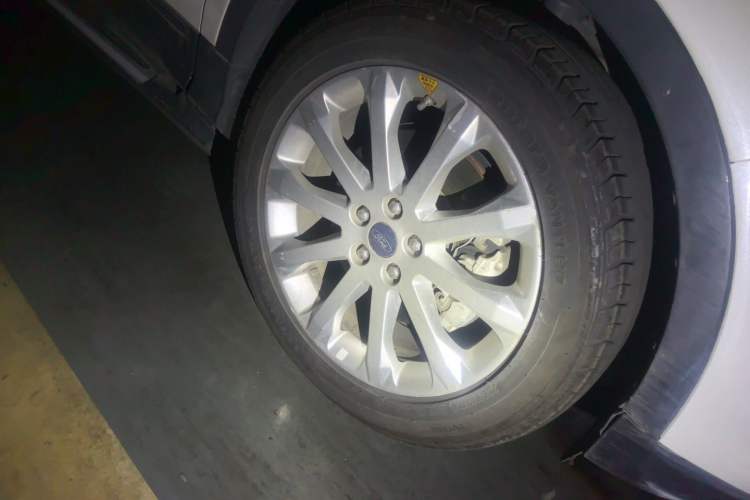 Used Ford Kuga 2015 2.0L GTDi Four-Wheel Drive Elite Model Right Front Wheel Hub