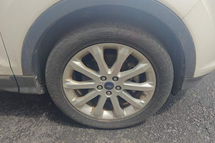 Used Ford Kuga 2015 1.5L GTDi Four-Wheel-Drive Elite Model Right Front Wheel Hub