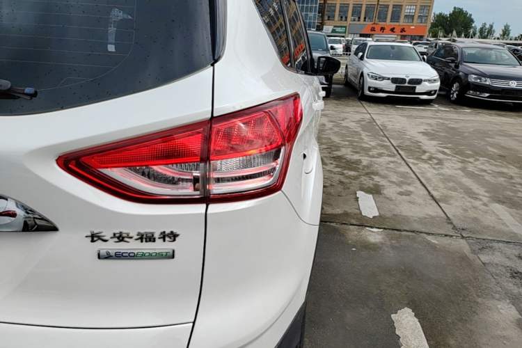 Used Ford Kuga 2015 1.5L GTDi Two-Wheel Drive Fashion Edition Right Rear Taillight