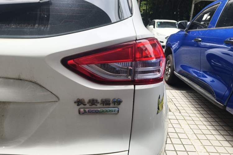 Used Ford Kuga 2015 1.5L GTDi Two-Wheel-Drive Comfort Model Right Rear Taillight