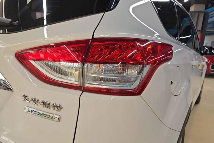 Used Ford Kuga 2015 1.5L GTDi Two-Wheel Drive Fashion Edition Right Rear Taillight
