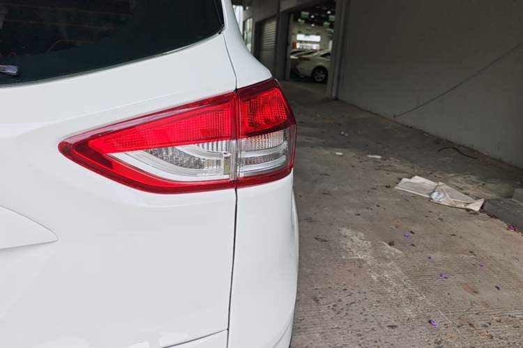 Used Ford Kuga 2015 1.5L GTDi Two-Wheel-Drive Comfort Model Right Rear Taillight