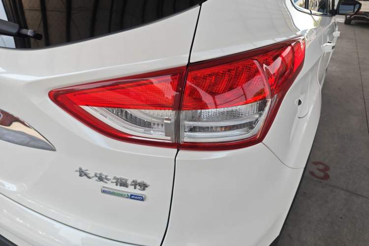 Used Ford Kuga 2015 2.0L GTDi Four-Wheel-Drive Sport Model Right Rear Taillight