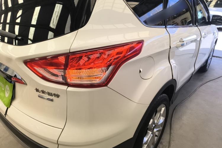 Used Ford Kuga 2015 2.0L GTDi Four-Wheel-Drive Sport Model Right Rear Taillight