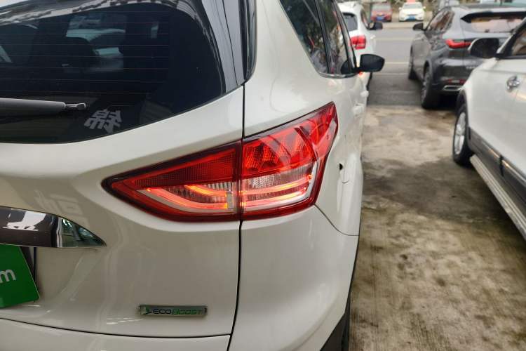 Used Ford Kuga 2015 1.5L GTDi Two-Wheel Drive Fashion Edition Right Rear Taillight