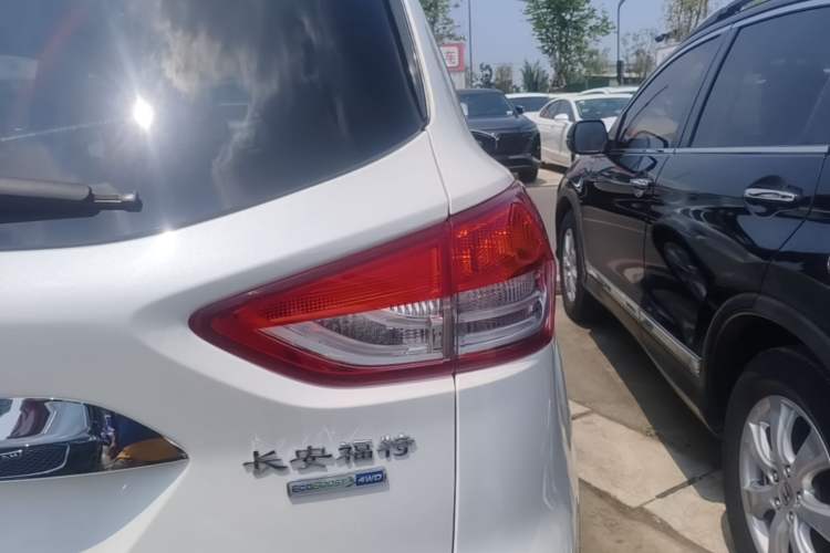 Used Ford Kuga 2015 2.0L GTDi Four-Wheel-Drive Sport Model Right Rear Taillight