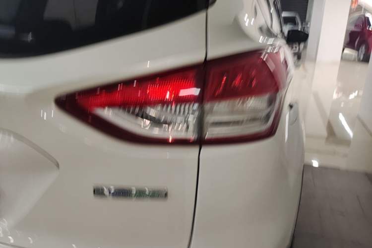 Used Ford Kuga 2015 1.5L GTDi Two-Wheel-Drive Comfort Model Right Rear Taillight