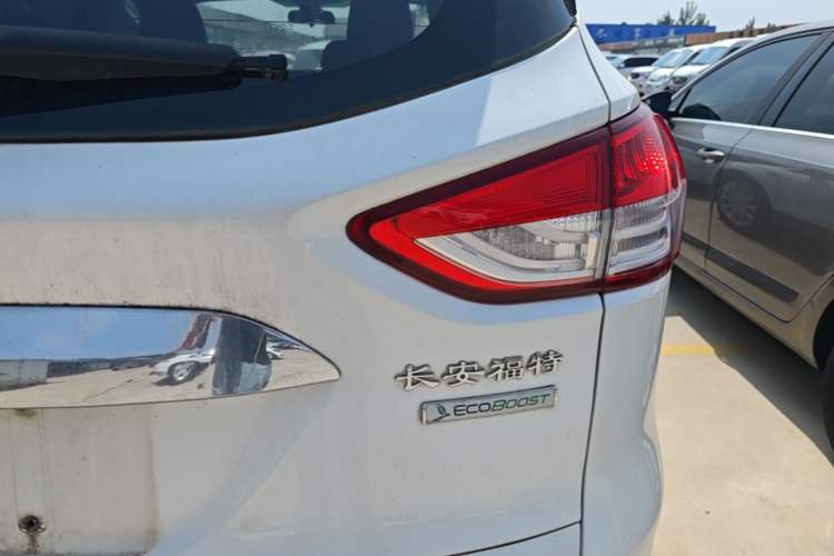 Used Ford Kuga 2015 1.5L GTDi Two-Wheel-Drive Comfort Model Right Rear Taillight