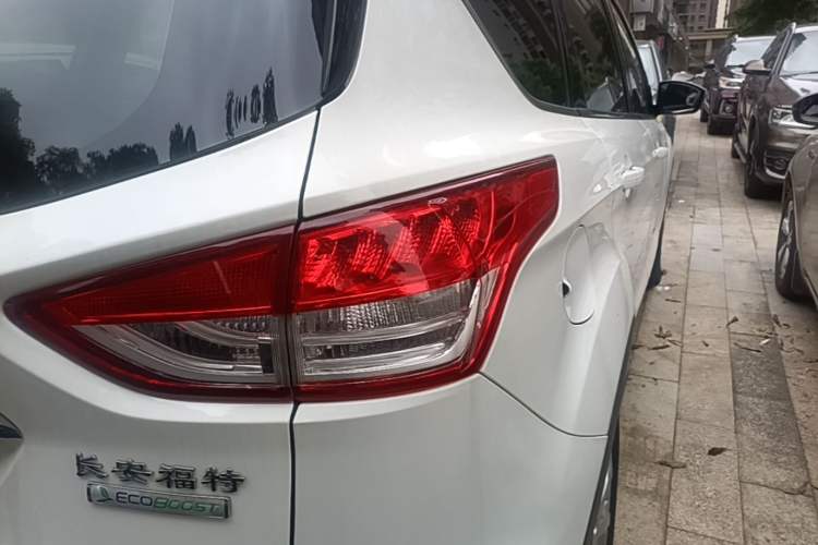 Used Ford Kuga 2015 1.5L GTDi Two-Wheel Drive Fashion Edition Right Rear Taillight