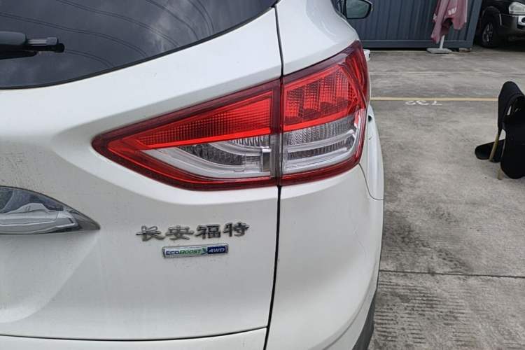Used Ford Kuga 2015 2.0L GTDi Four-Wheel Drive Prestige Model Right Rear Taillight