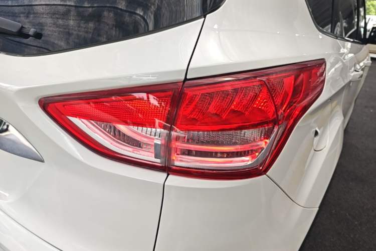 Used Ford Kuga 2015 2.0L GTDi Four-Wheel-Drive Sport Model Right Rear Taillight