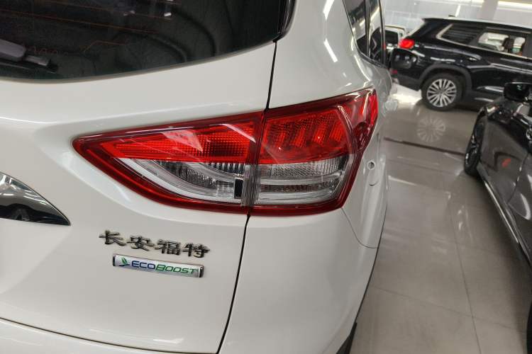 Used Ford Kuga 2015 1.5L GTDi Two-Wheel Drive Fashion Edition Right Rear Taillight