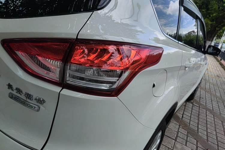 Used Ford Kuga 2015 1.5L GTDi Two-Wheel Drive Fashion Edition Right Rear Taillight