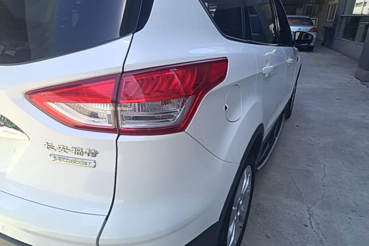 Used Ford Kuga 2015 1.5L GTDi Two-Wheel Drive Fashion Edition Right Rear Taillight