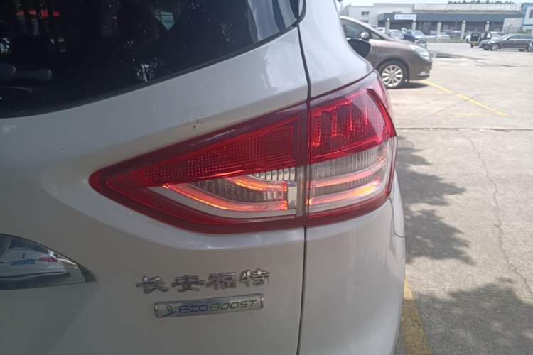 Used Ford Kuga 2015 1.5L GTDi Two-Wheel Drive Fashion Edition Right Rear Taillight