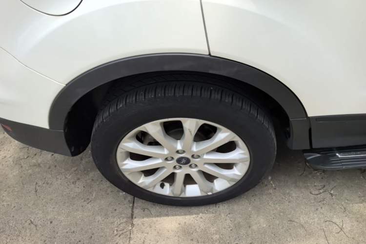 Used Ford Kuga 2015 1.5L GTDi Two-Wheel-Drive Comfort Model Right Rear Wheel Hub
