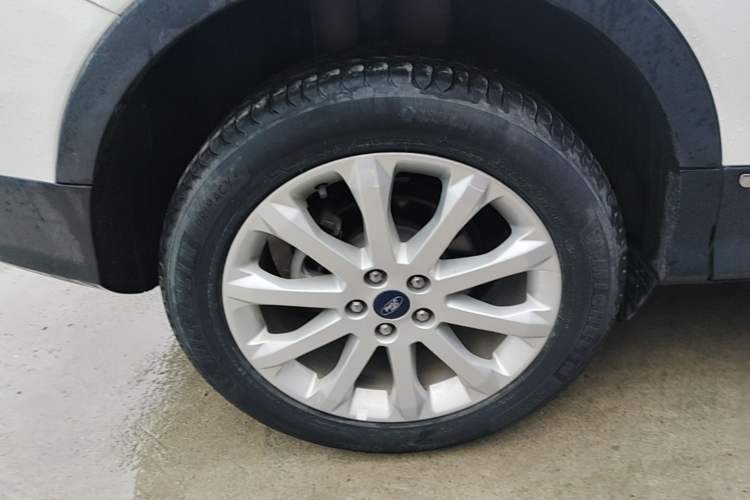 Used Ford Kuga 2015 1.5L GTDi Two-Wheel-Drive Comfort Model Right Rear Wheel Hub
