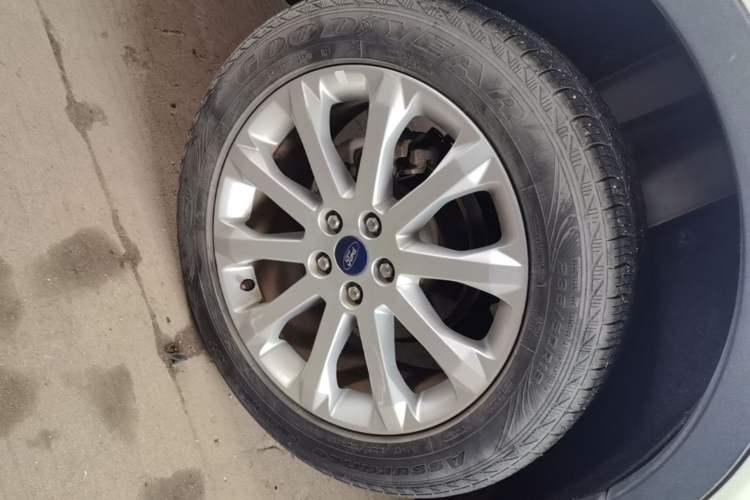 Used Ford Kuga 2015 1.5L GTDi Two-Wheel Drive Fashion Edition Right Rear Wheel Hub