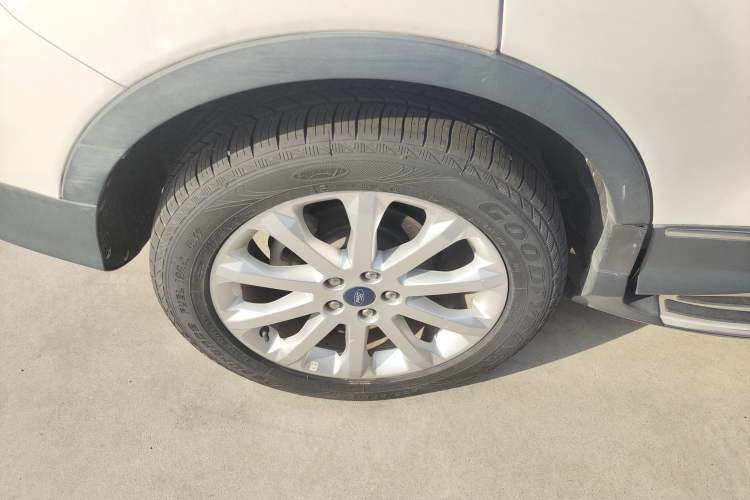 Used Ford Kuga 2015 2.0L GTDi Four-Wheel Drive Prestige Model Right Rear Wheel Hub