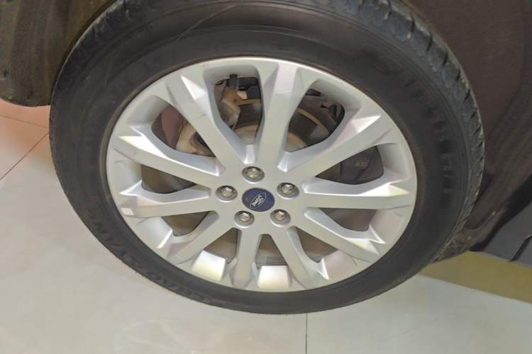 Used Ford Kuga 2015 2.0L GTDi Four-Wheel Drive Elite Model Right Rear Wheel Hub