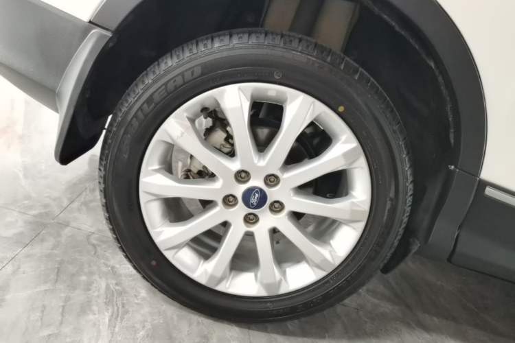 Used Ford Kuga 2015 2.0L GTDi Four-Wheel Drive Elite Model Right Rear Wheel Hub