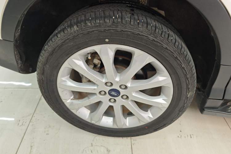 Used Ford Kuga 2015 1.5L GTDi Two-Wheel-Drive Comfort Model Right Rear Wheel Hub