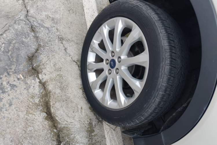 Used Ford Kuga 2015 1.5L GTDi Two-Wheel-Drive Comfort Model Right Rear Wheel Hub