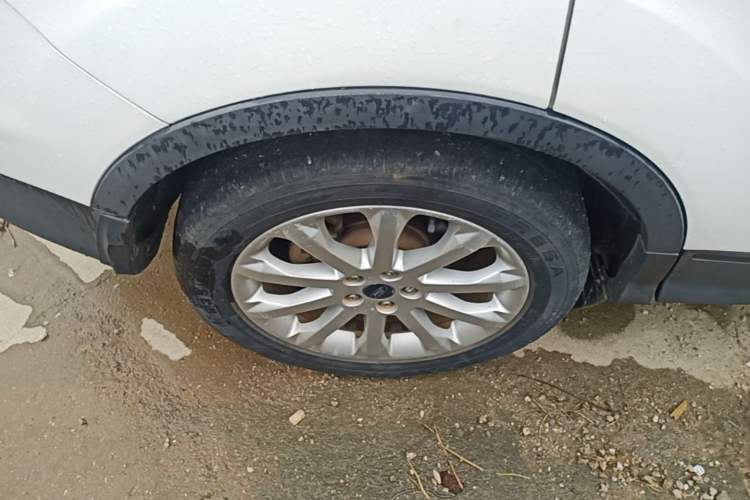 Used Ford Kuga 2015 1.5L GTDi Two-Wheel-Drive Comfort Model Right Rear Wheel Hub