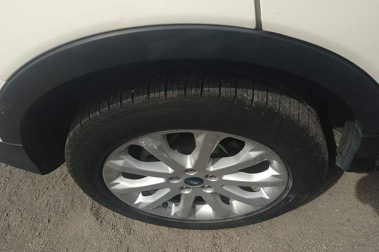 Used Ford Kuga 2015 1.5L GTDi Four-Wheel-Drive Elite Model Right Rear Wheel Hub