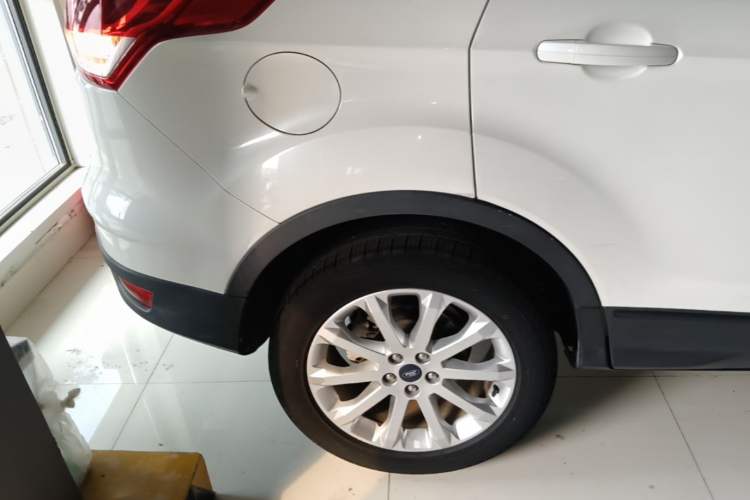 Used Ford Kuga 2015 1.5L GTDi Two-Wheel-Drive Comfort Model Right Rear Wheel Hub