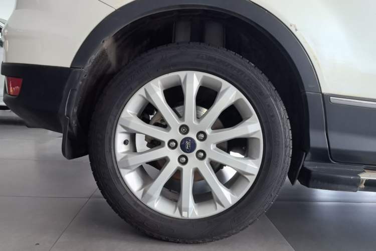 Used Ford Kuga 2015 1.5L GTDi Four-Wheel-Drive Elite Model Right Rear Wheel Hub