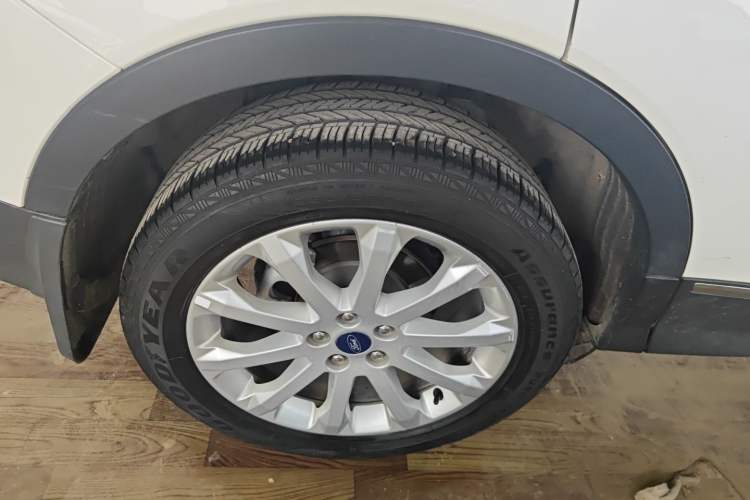 Used Ford Kuga 2015 2.0L GTDi Four-Wheel Drive Prestige Model Right Rear Wheel Hub