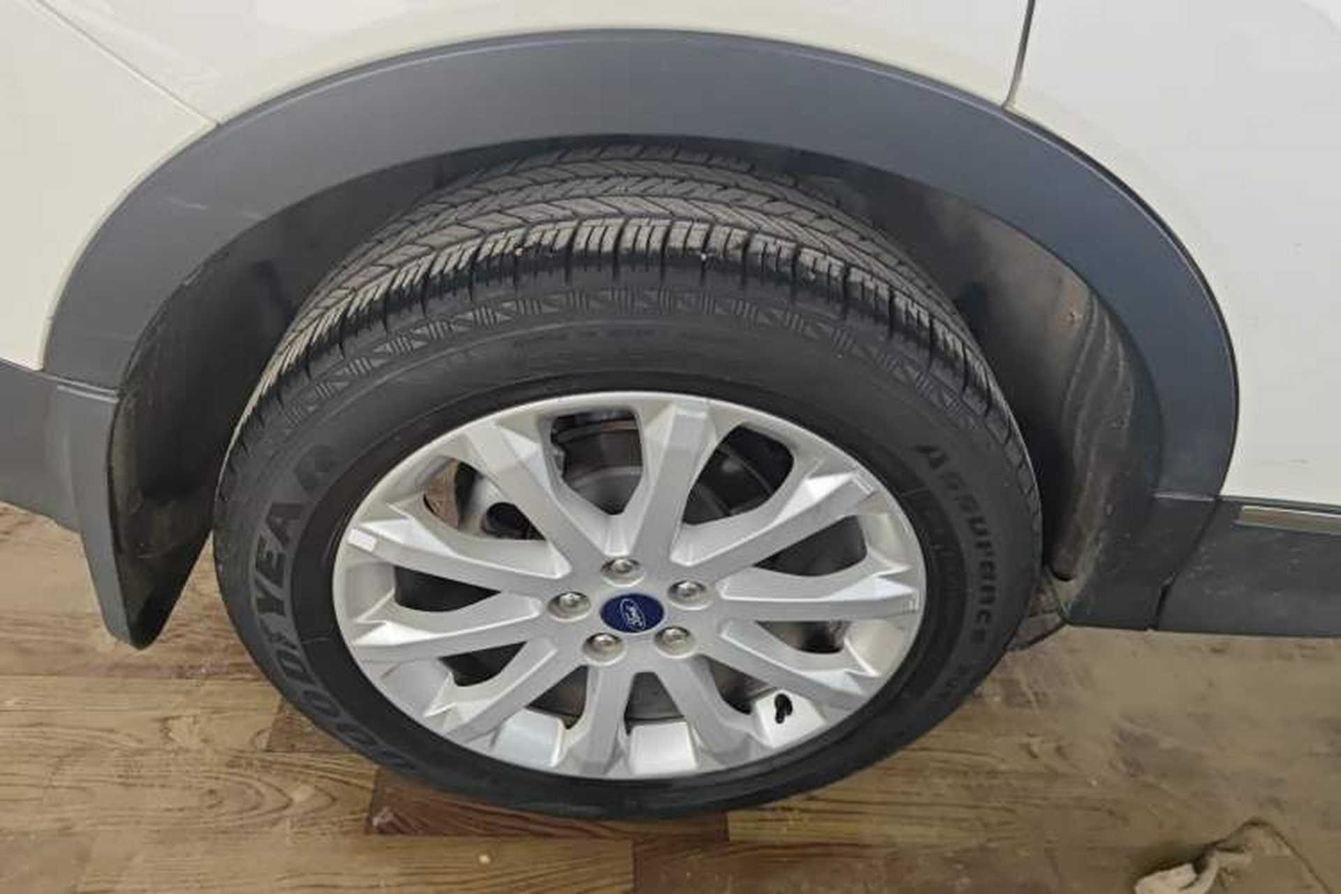 Used Ford Kuga 2015 2.0L GTDi Four-Wheel Drive Prestige Model Right Rear Wheel Hub
