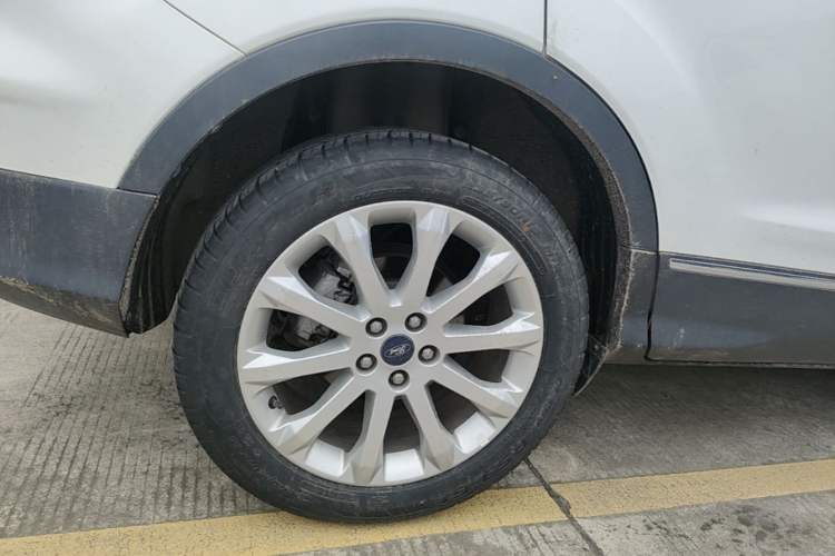 Used Ford Kuga 2015 2.0L GTDi Four-Wheel Drive Prestige Model Right Rear Wheel Hub