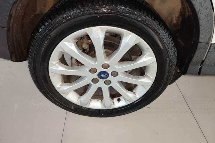 Used Ford Kuga 2015 2.0L GTDi Four-Wheel Drive Prestige Model Right Rear Wheel Hub