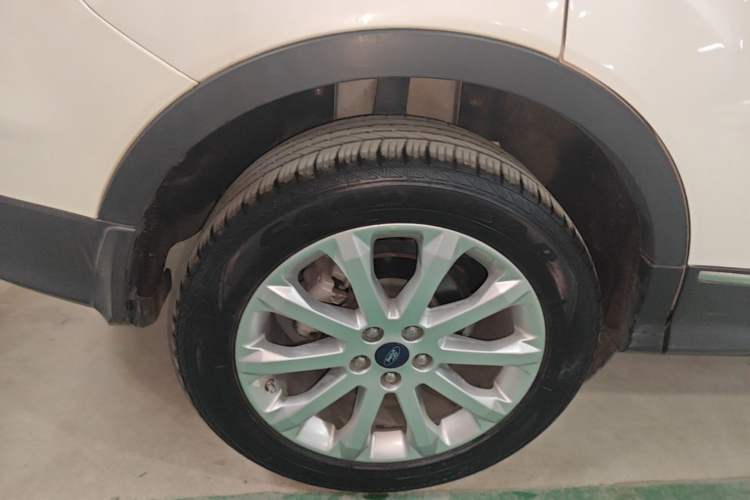 Used Ford Kuga 2015 2.0L GTDi Four-Wheel Drive Elite Model Right Rear Wheel Hub