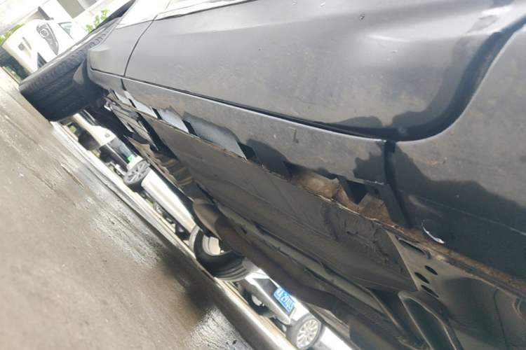Used Ford Kuga 2015 1.5L GTDi Two-Wheel-Drive Comfort Model Right Side Sill