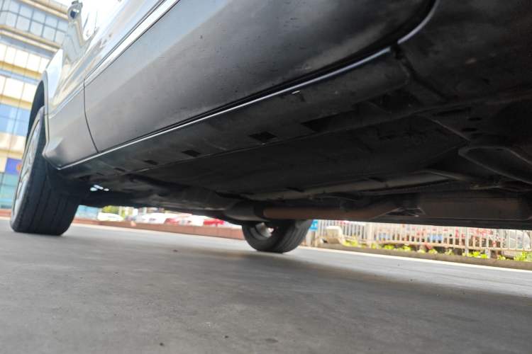 Used Ford Kuga 2015 2.0L GTDi Four-Wheel-Drive Sport Model Right Side Sill