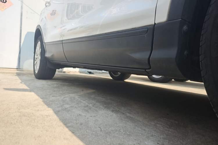 Used Ford Kuga 2015 1.5L GTDi Two-Wheel-Drive Comfort Model Right Side Sill