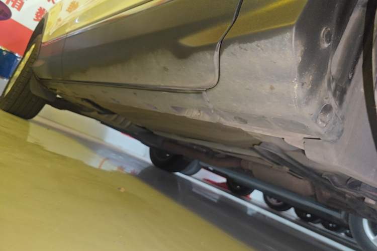 Used Ford Kuga 2015 2.0L GTDi Four-Wheel Drive Elite Model Right Side Sill