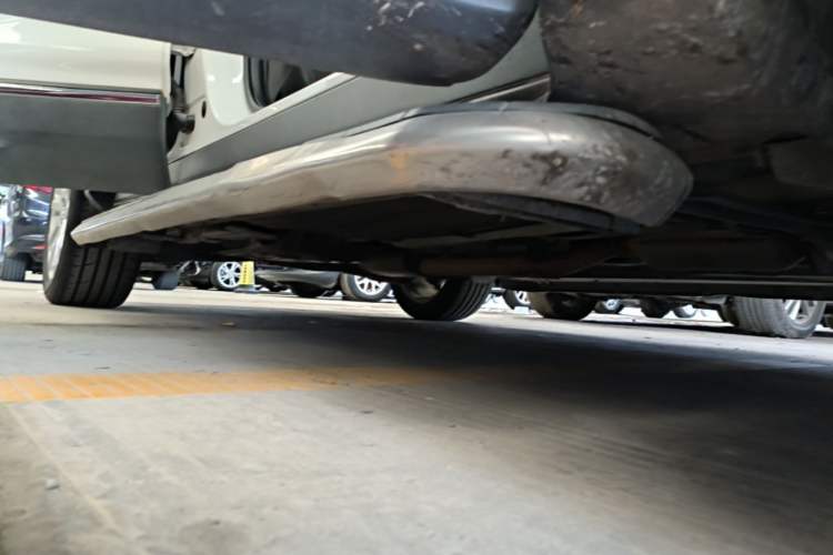 Used Ford Kuga 2015 1.5L GTDi Four-Wheel-Drive Elite Model Right Side Sill