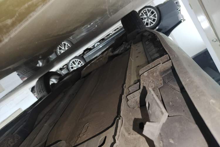 Used Ford Kuga 2015 1.5L GTDi Two-Wheel-Drive Comfort Model Right Side Sill