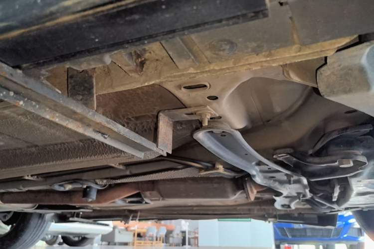 Used Ford Kuga 2015 1.5L GTDi Four-Wheel-Drive Elite Model Right Side Sill