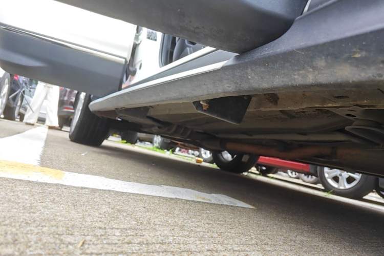 Used Ford Kuga 2015 2.0L GTDi Four-Wheel Drive Elite Model Right Side Sill