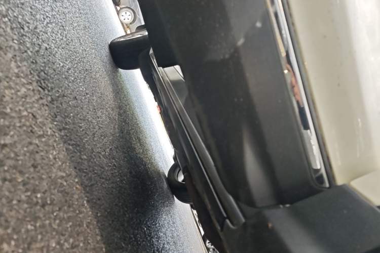 Used Ford Kuga 2015 2.0L GTDi Four-Wheel-Drive Sport Model Right Side Sill