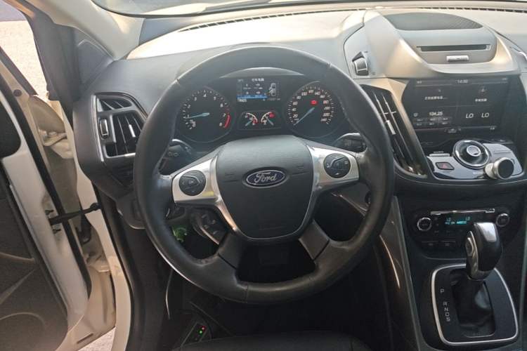 Used Ford Kuga 2015 2.0L GTDi Four-Wheel Drive Prestige Model Steering Wheel