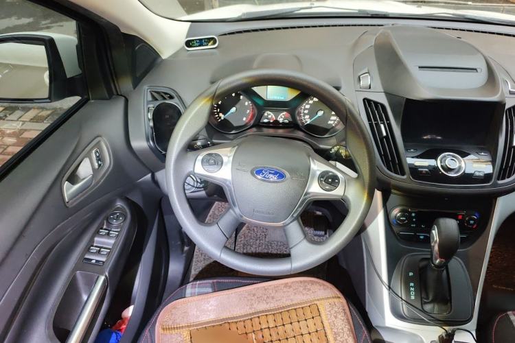 Used Ford Kuga 2015 1.5L GTDi Two-Wheel-Drive Comfort Model Steering Wheel